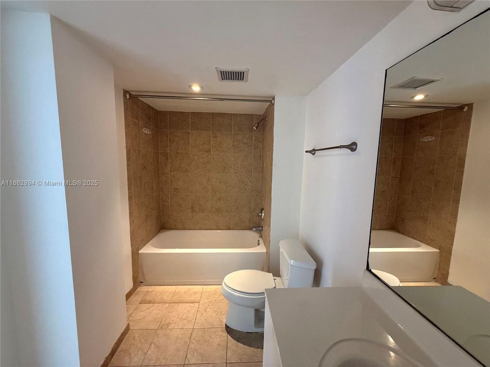 Active With Contract: $319,000 (2 beds, 1 baths, 836 Square Feet)