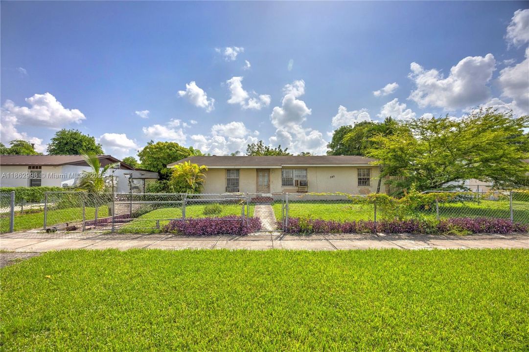 Active With Contract: $249,000 (3 beds, 2 baths, 1250 Square Feet)