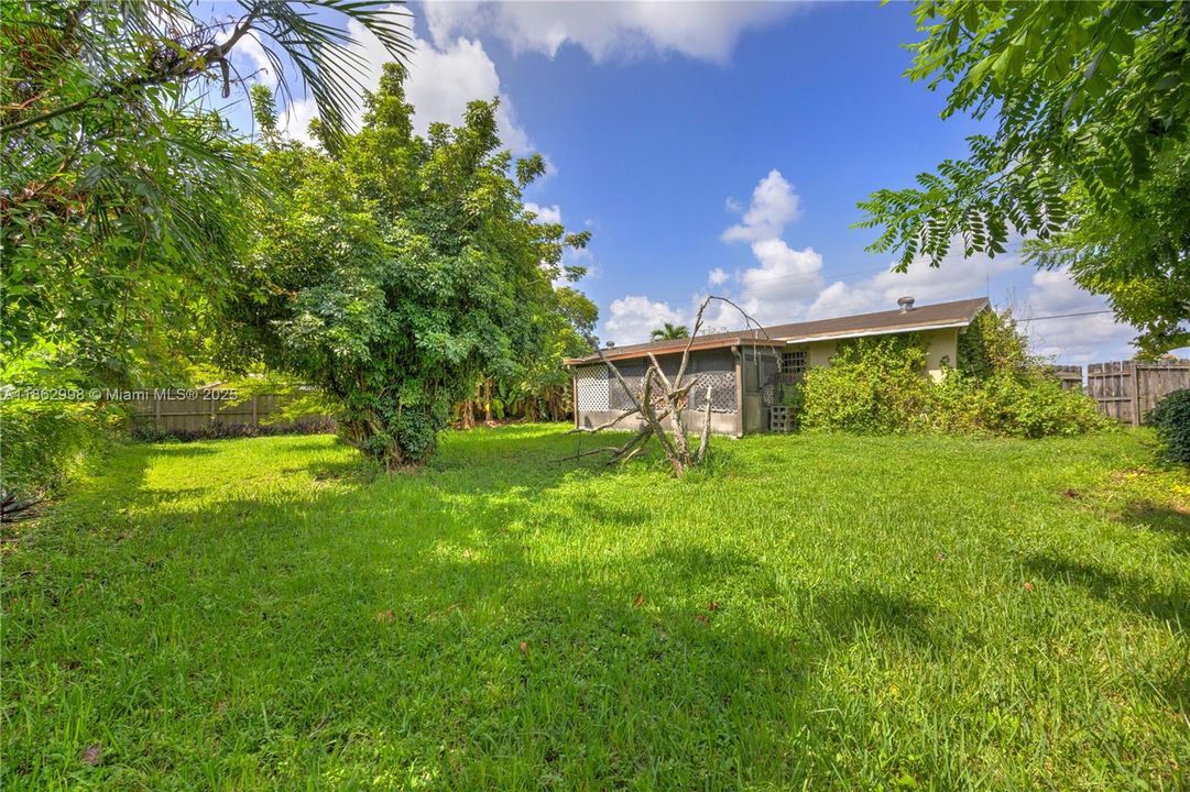 Active With Contract: $249,000 (3 beds, 2 baths, 1250 Square Feet)