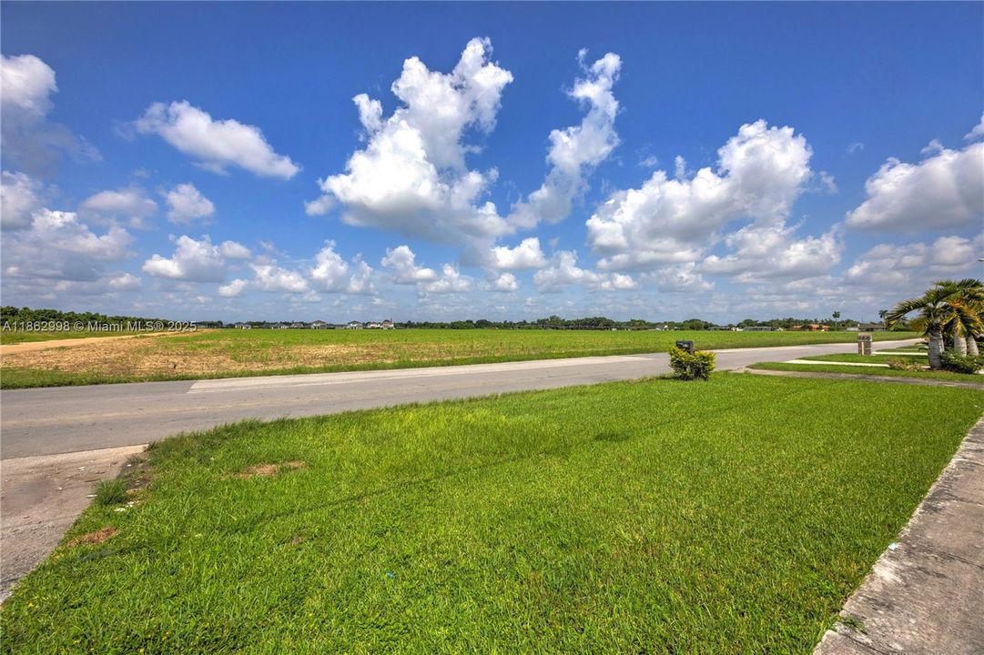 Active With Contract: $249,000 (3 beds, 2 baths, 1250 Square Feet)