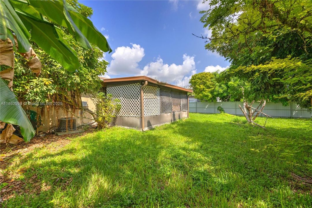 Active With Contract: $249,000 (3 beds, 2 baths, 1250 Square Feet)