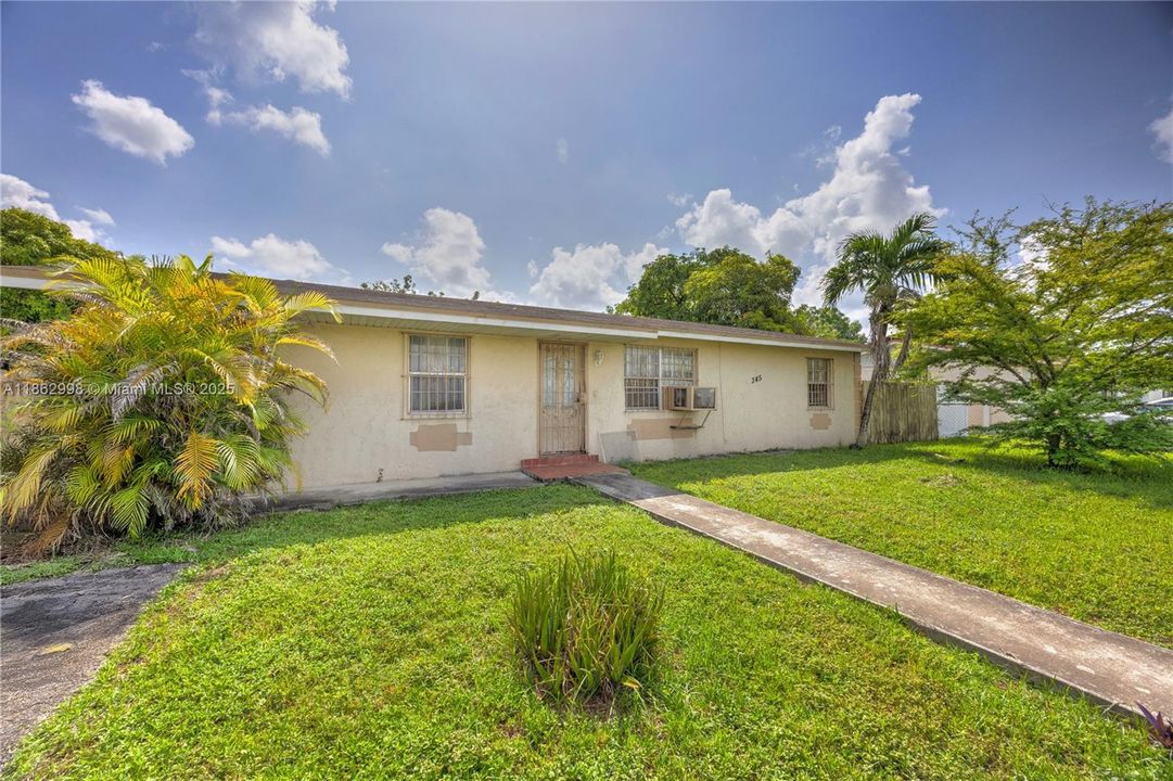 Active With Contract: $249,000 (3 beds, 2 baths, 1250 Square Feet)