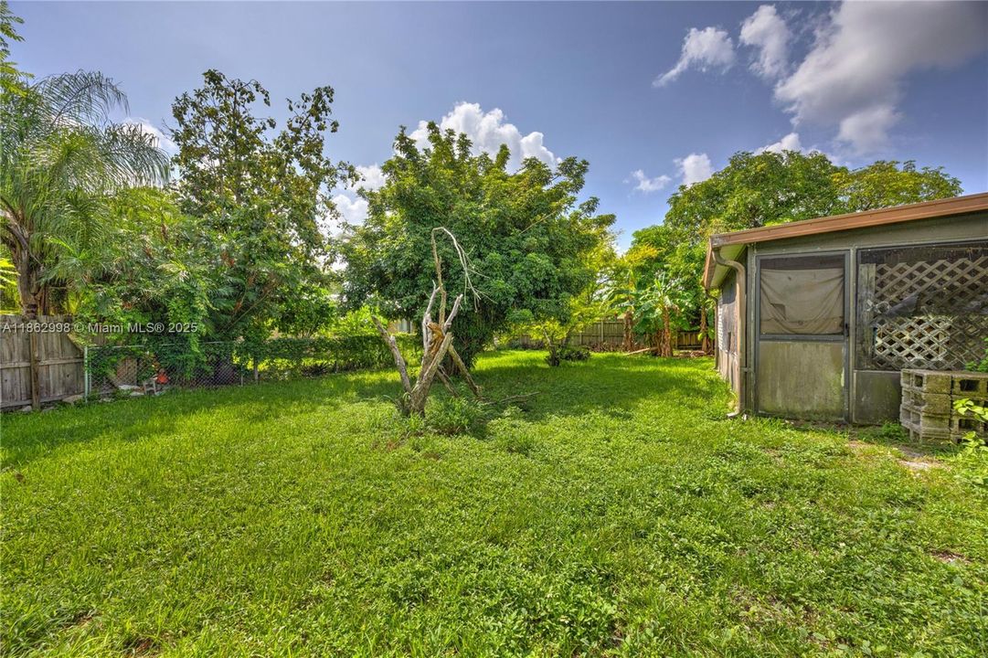 Active With Contract: $249,000 (3 beds, 2 baths, 1250 Square Feet)