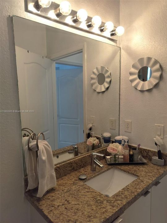 En Venta: $235,000 (3 camas, 2 baños, 1060 Pies cuadrados)