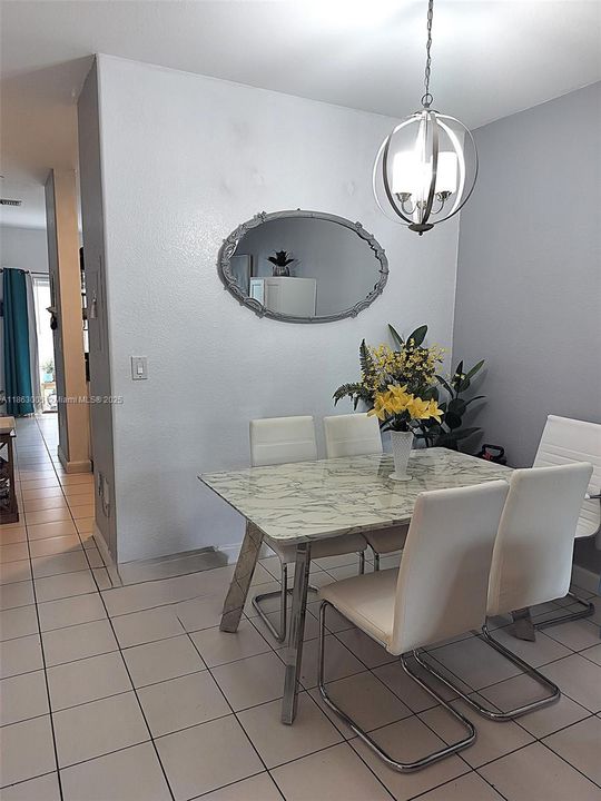 En Venta: $235,000 (3 camas, 2 baños, 1060 Pies cuadrados)