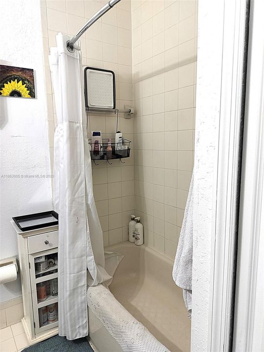 En Venta: $235,000 (3 camas, 2 baños, 1060 Pies cuadrados)