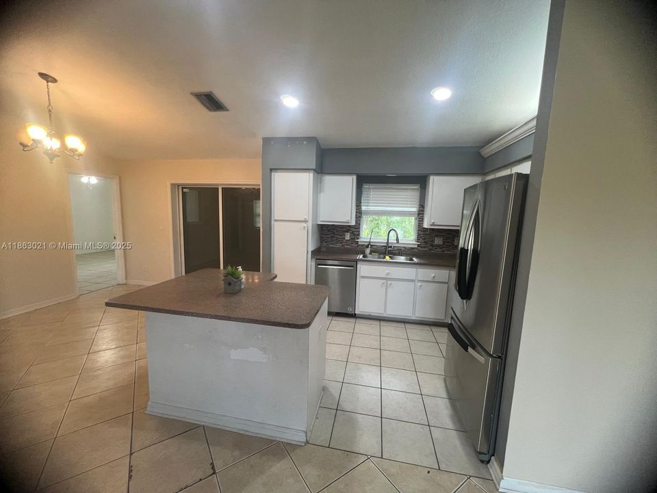 Active With Contract: $250,000 (3 beds, 2 baths, 0 Square Feet)