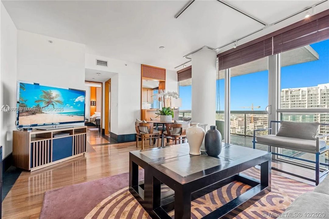 Recently Sold: $2,200,000 (1 beds, 1 baths, 821 Square Feet)