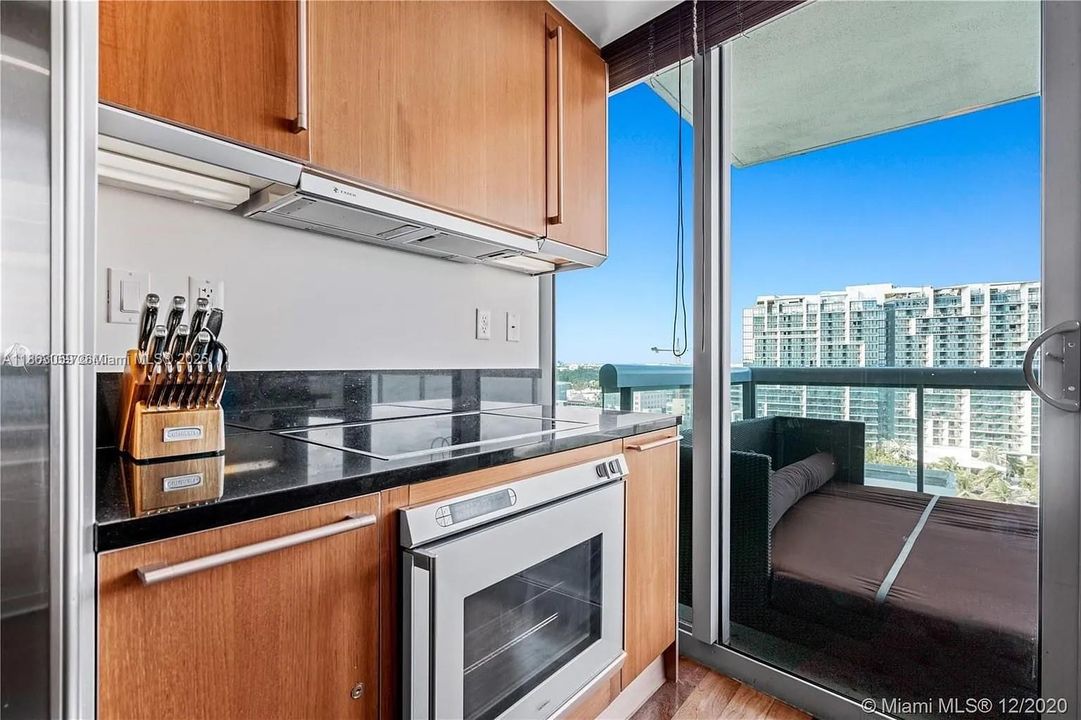 Recently Sold: $2,200,000 (1 beds, 1 baths, 821 Square Feet)