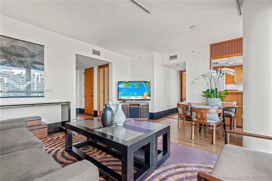Recently Sold: $2,200,000 (1 beds, 1 baths, 821 Square Feet)