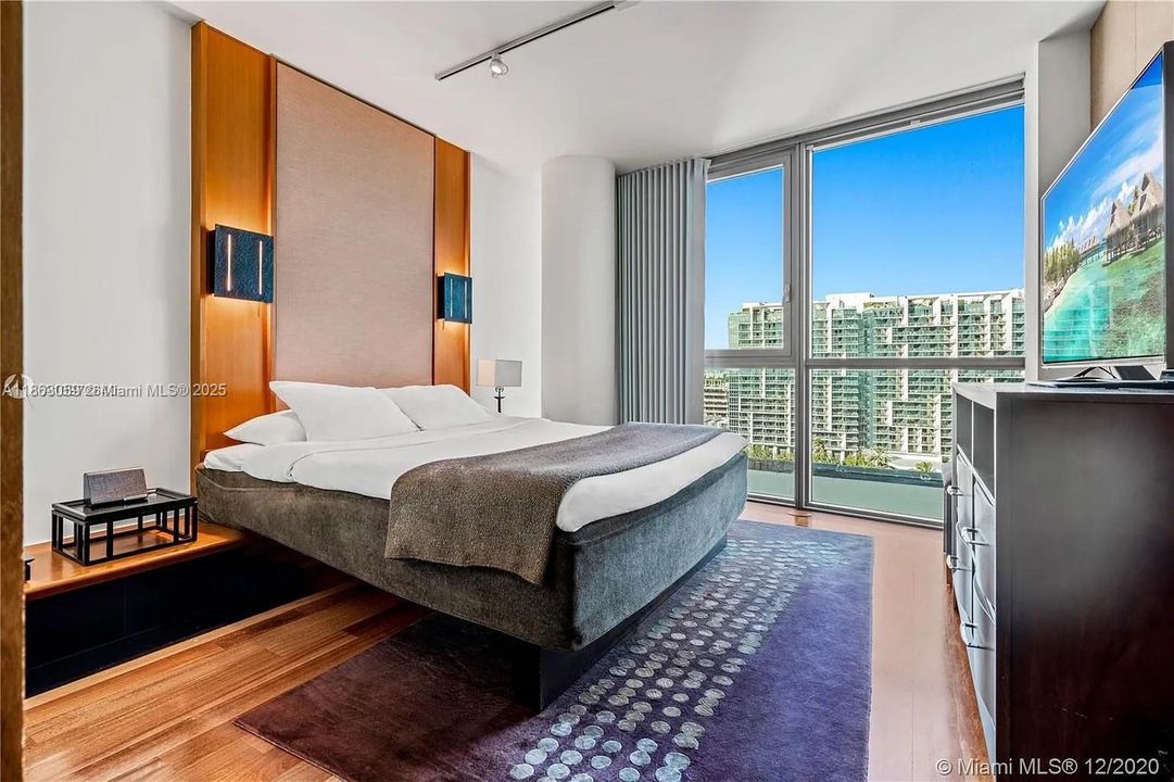Recently Sold: $2,200,000 (1 beds, 1 baths, 821 Square Feet)
