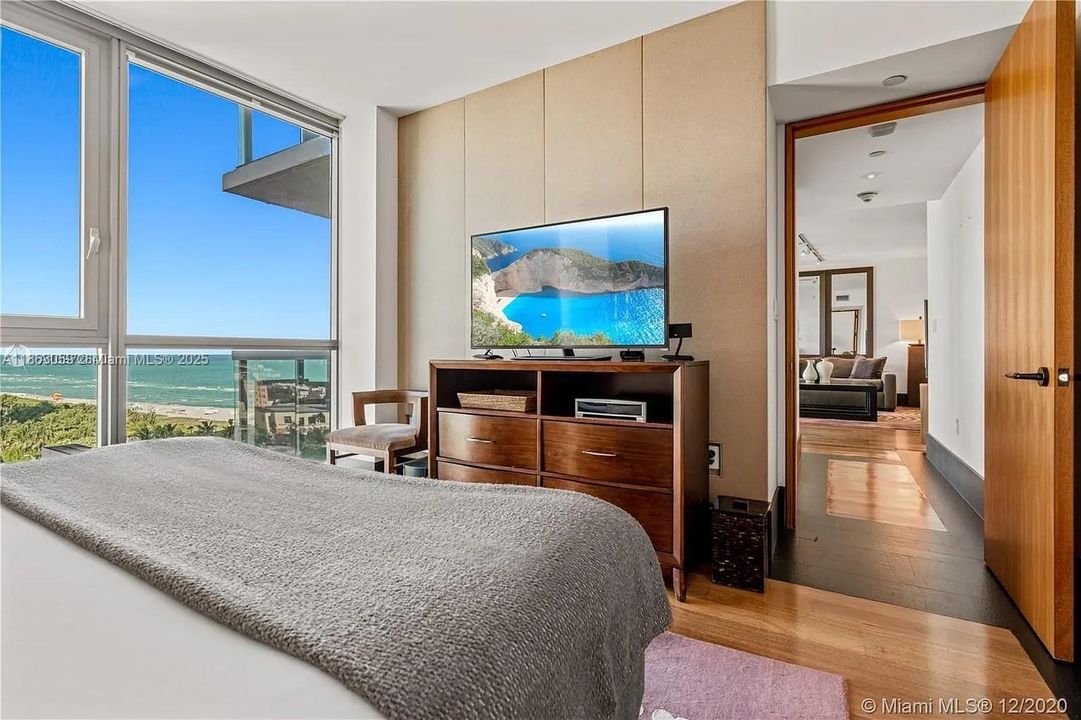 Recently Sold: $2,200,000 (1 beds, 1 baths, 821 Square Feet)