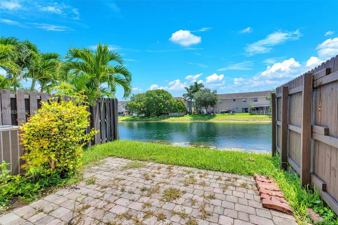 На продажу: $410,777 (2 спален, 2 ванн, 1458 Квадратных фут)