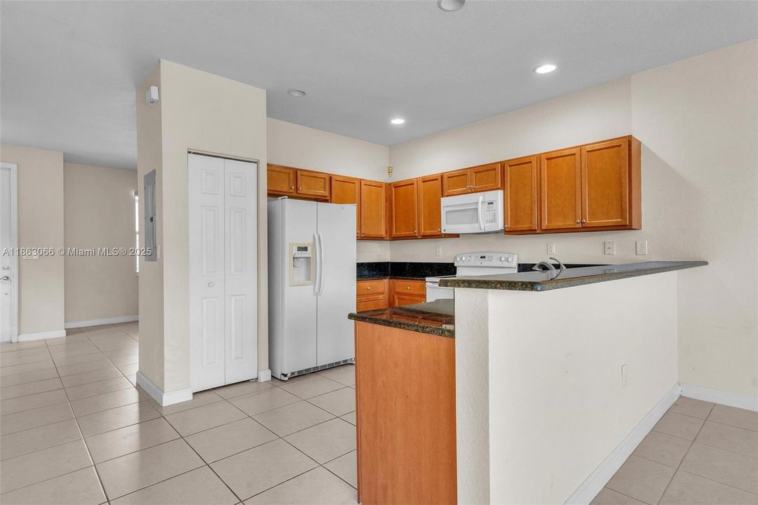 На продажу: $410,777 (2 спален, 2 ванн, 1458 Квадратных фут)