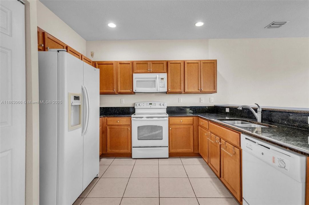 На продажу: $410,777 (2 спален, 2 ванн, 1458 Квадратных фут)