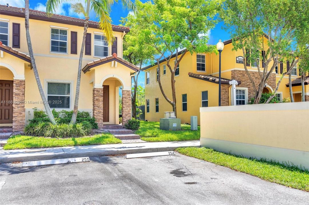 На продажу: $410,777 (2 спален, 2 ванн, 1458 Квадратных фут)