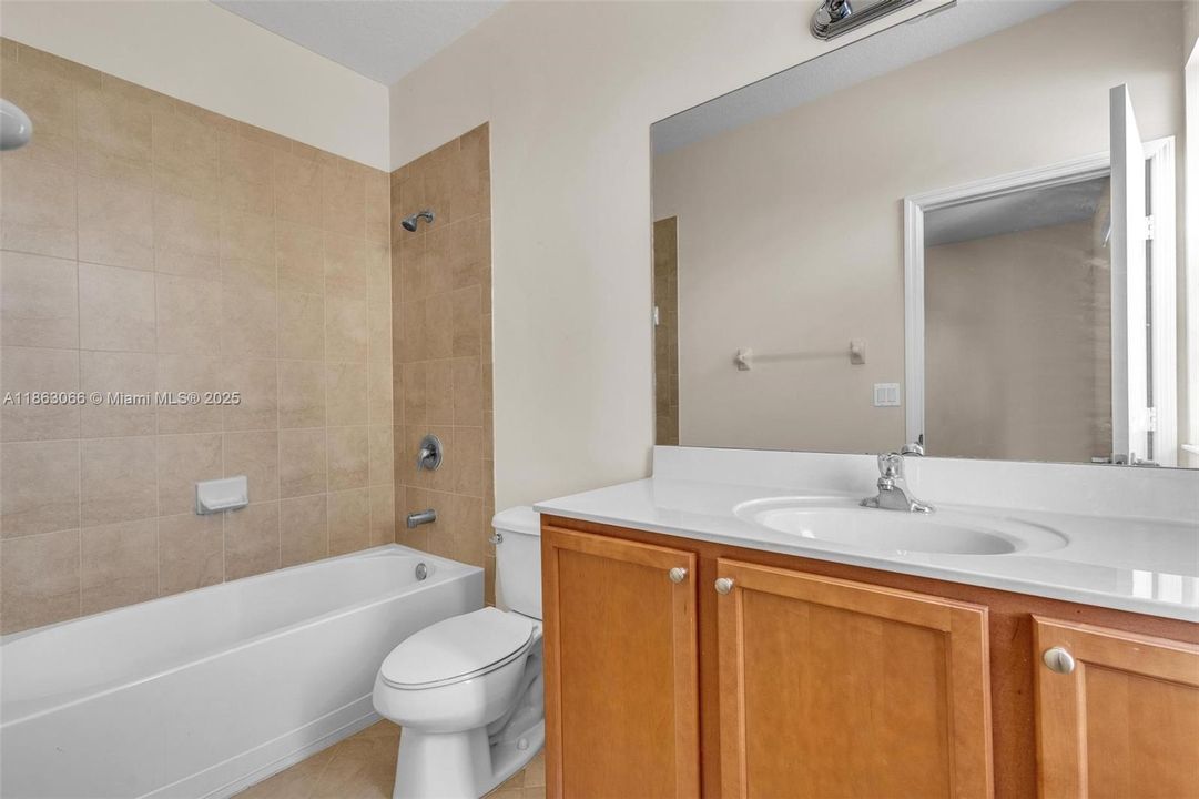 На продажу: $410,777 (2 спален, 2 ванн, 1458 Квадратных фут)