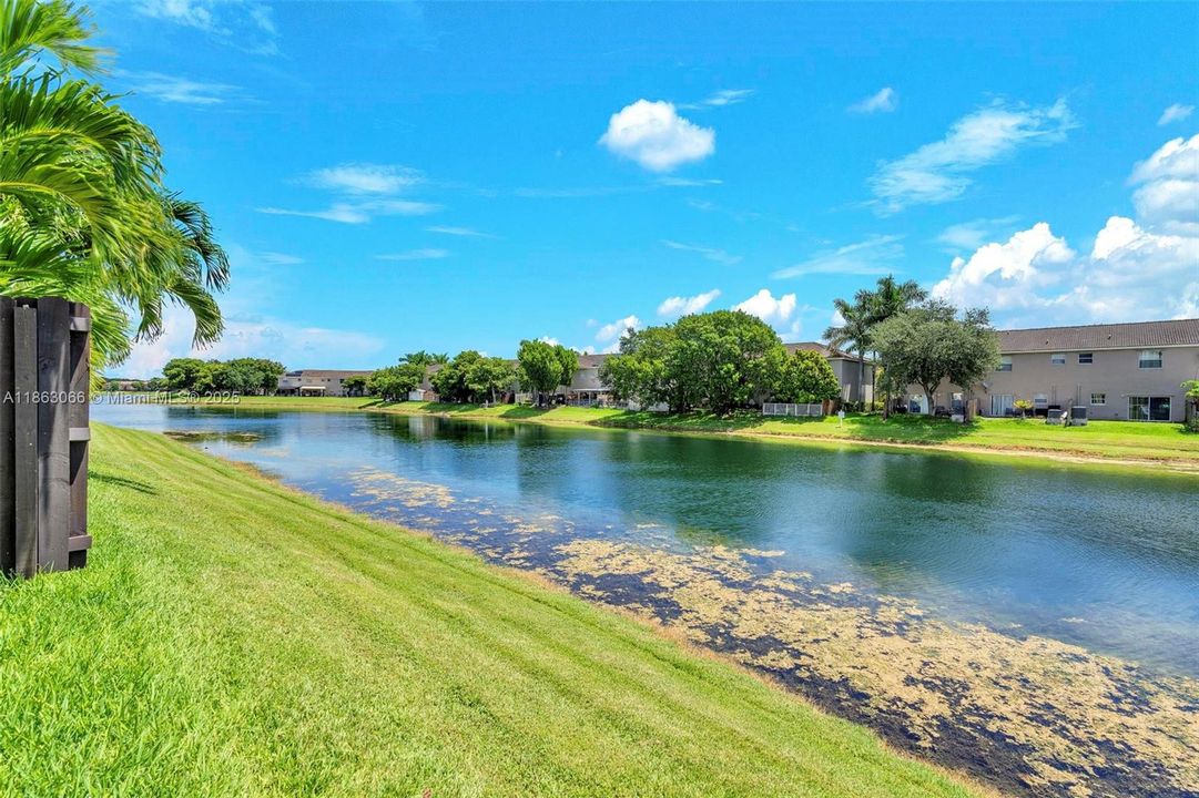 На продажу: $410,777 (2 спален, 2 ванн, 1458 Квадратных фут)