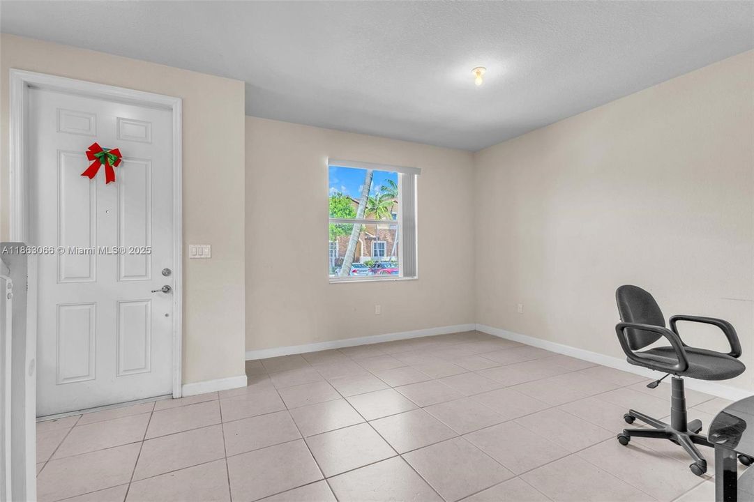 На продажу: $410,777 (2 спален, 2 ванн, 1458 Квадратных фут)