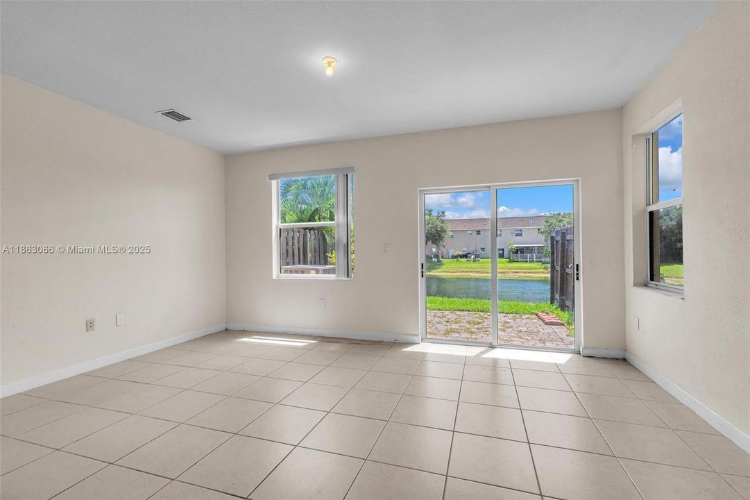 На продажу: $410,777 (2 спален, 2 ванн, 1458 Квадратных фут)