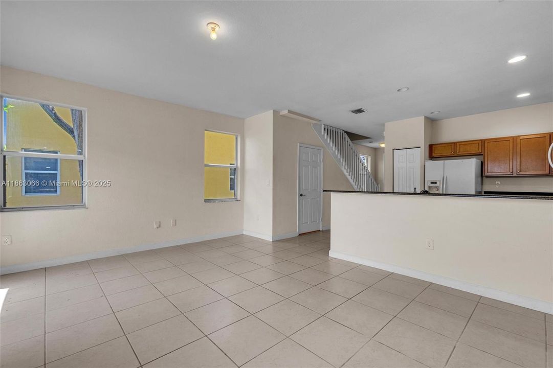 На продажу: $410,777 (2 спален, 2 ванн, 1458 Квадратных фут)