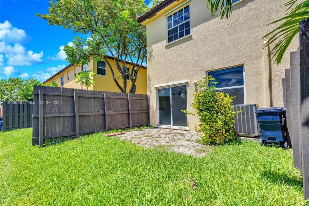 На продажу: $410,777 (2 спален, 2 ванн, 1458 Квадратных фут)