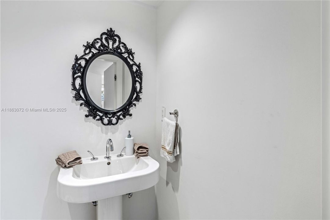 Active With Contract: $10,000 (2 beds, 2 baths, 1548 Square Feet)