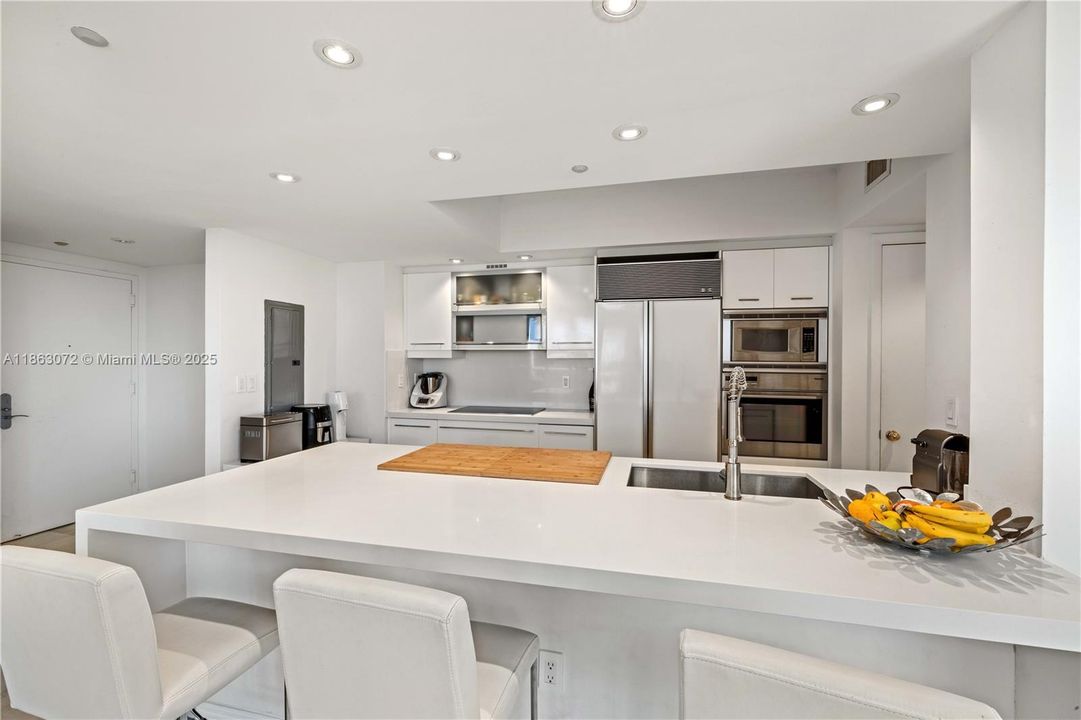 Active With Contract: $10,000 (2 beds, 2 baths, 1548 Square Feet)