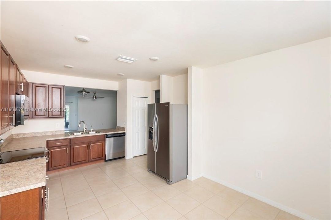 В аренду: $2,300 (3 спален, 2 ванн, 0 Квадратных фут)