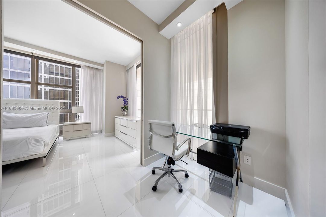 Activo con contrato: $27,000 (2 camas, 2 baños, 1911 Pies cuadrados)