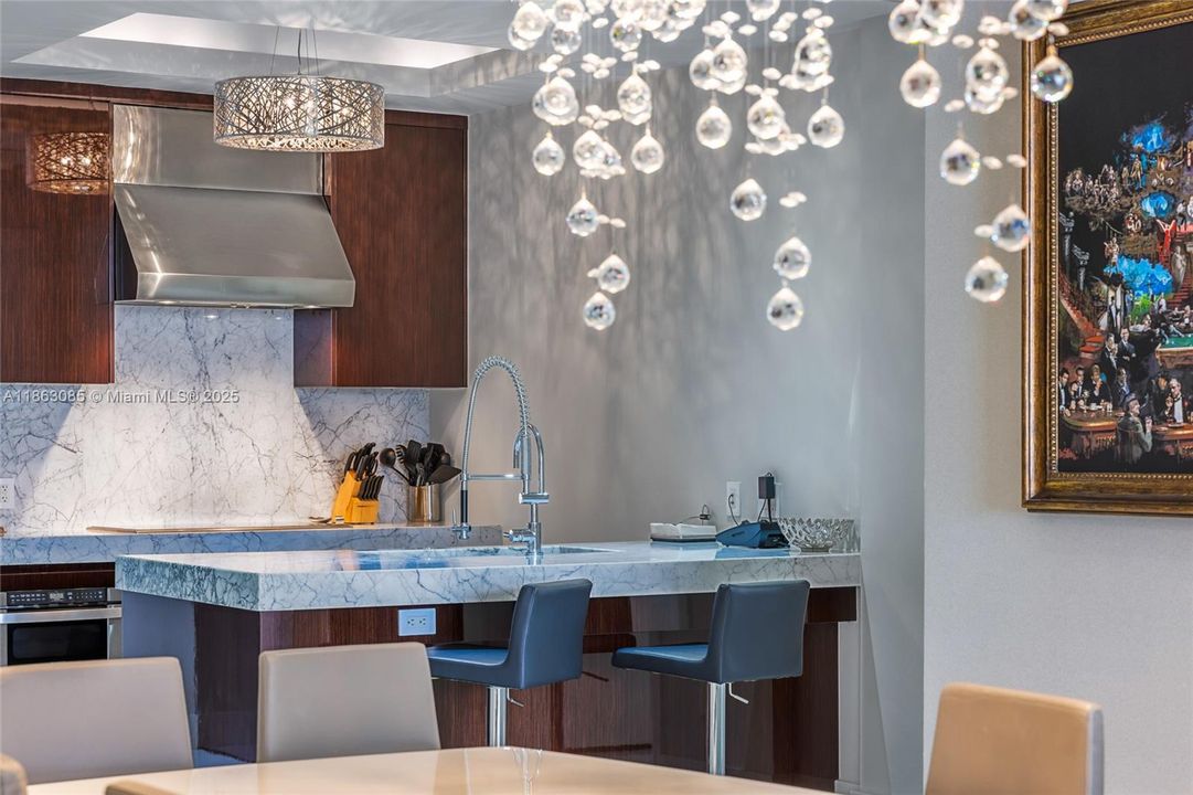 Activo con contrato: $27,000 (2 camas, 2 baños, 1911 Pies cuadrados)