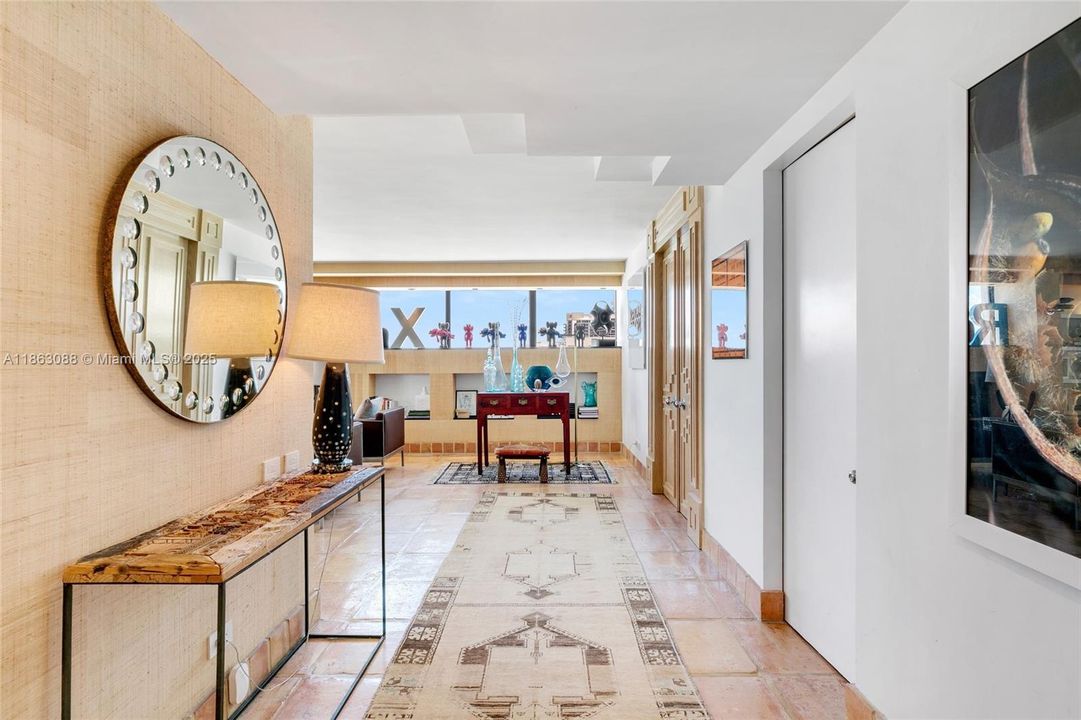 合同活跃: $2,700,000 (4 贝兹, 5 浴室, 3934 平方英尺)