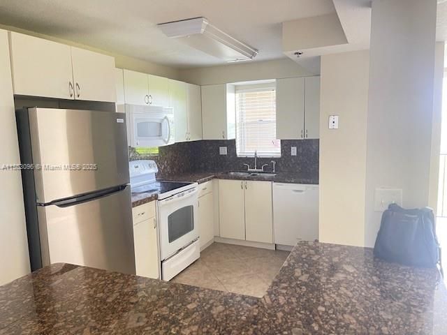 For Sale: $243,000 (2 beds, 2 baths, 1140 Square Feet)