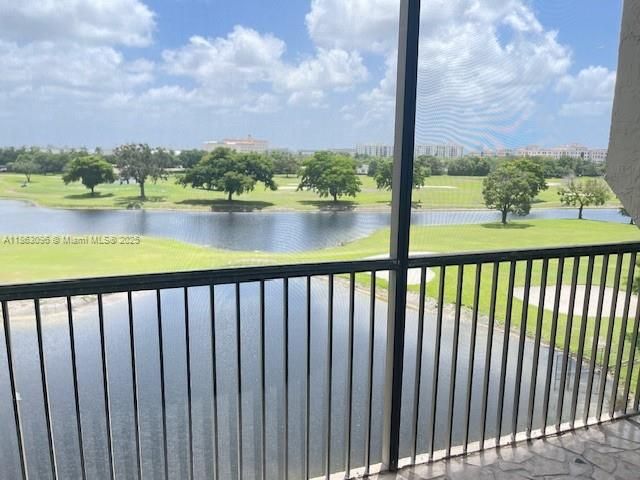 For Sale: $243,000 (2 beds, 2 baths, 1140 Square Feet)