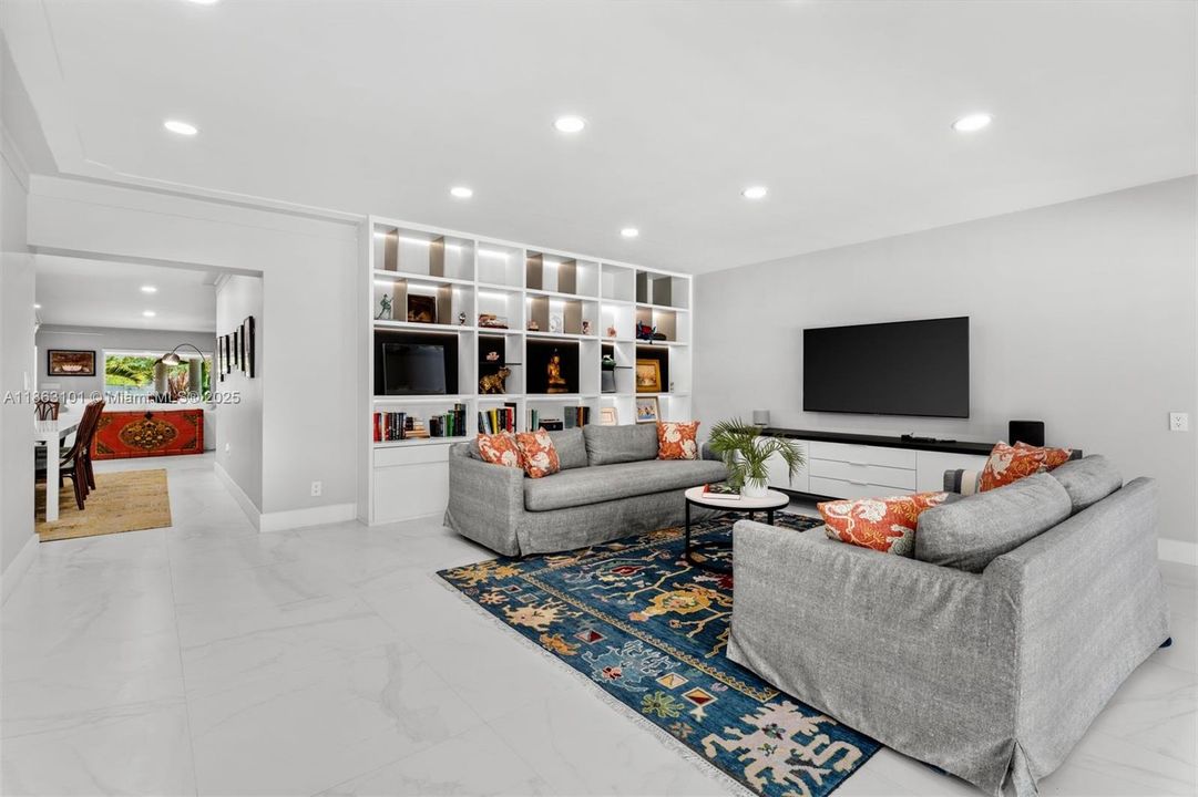 For Sale: $3,299,000 (3 beds, 2 baths, 2592 Square Feet)