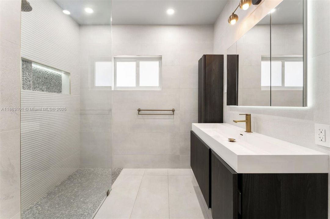 For Sale: $3,299,000 (3 beds, 2 baths, 2592 Square Feet)