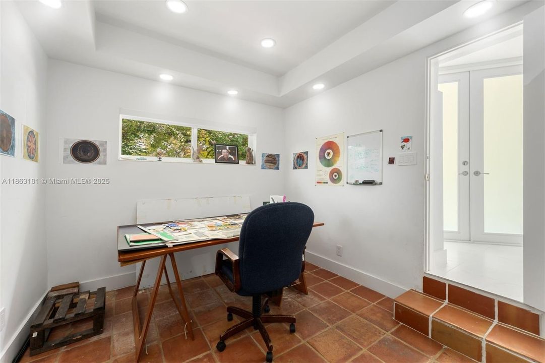 For Sale: $3,299,000 (3 beds, 2 baths, 2592 Square Feet)