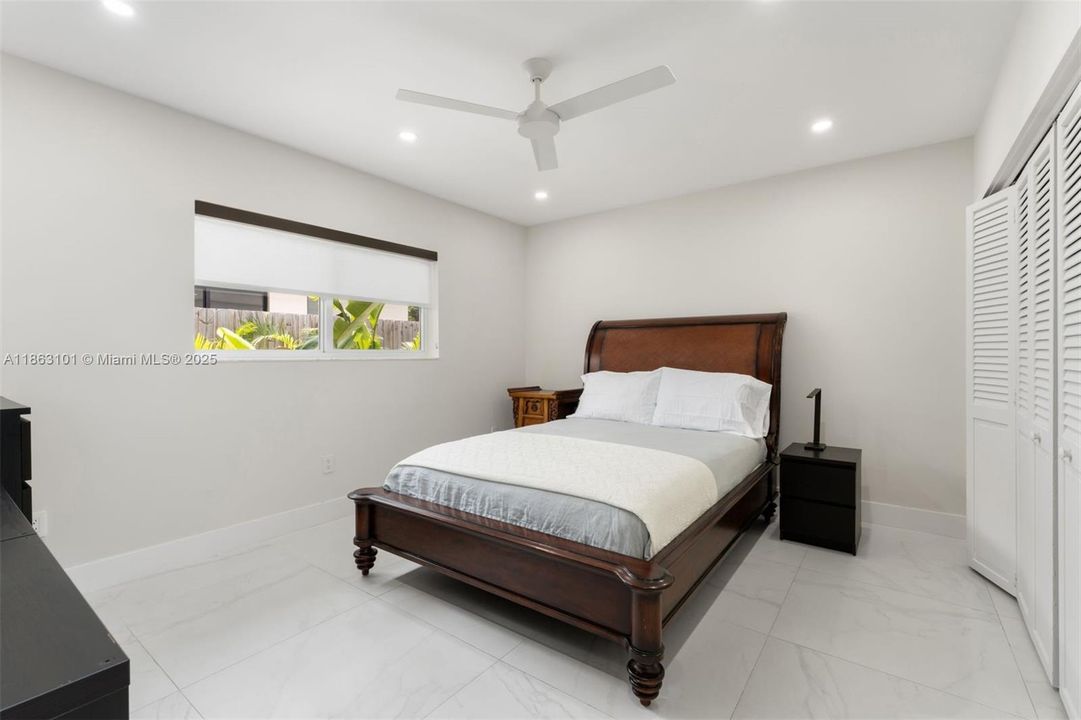 For Sale: $3,299,000 (3 beds, 2 baths, 2592 Square Feet)