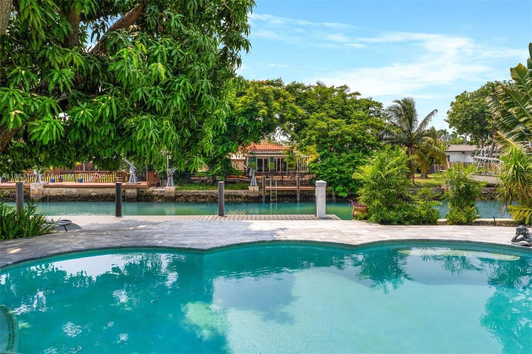 For Sale: $3,299,000 (3 beds, 2 baths, 2592 Square Feet)