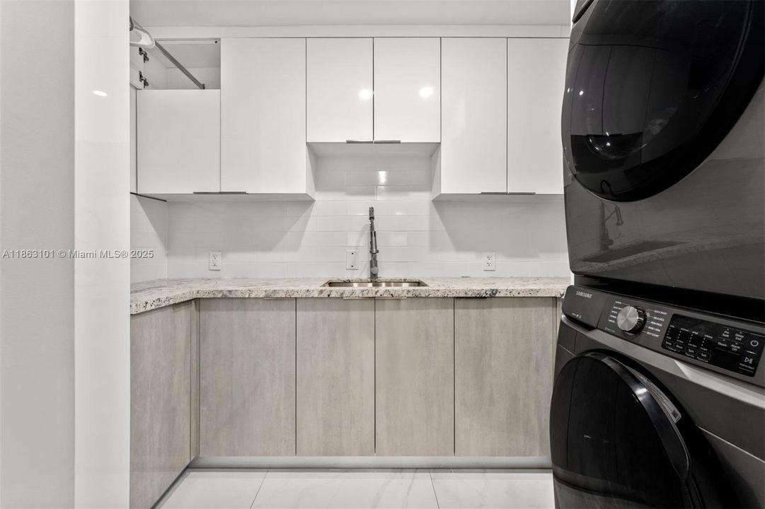 For Sale: $3,299,000 (3 beds, 2 baths, 2592 Square Feet)