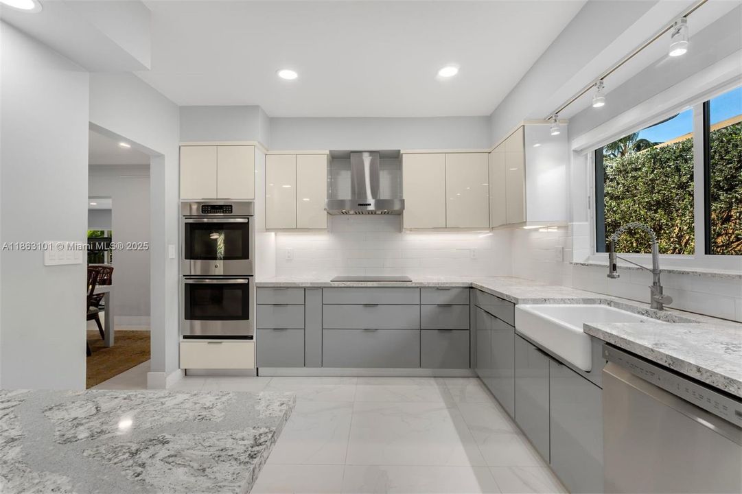 For Sale: $3,299,000 (3 beds, 2 baths, 2592 Square Feet)