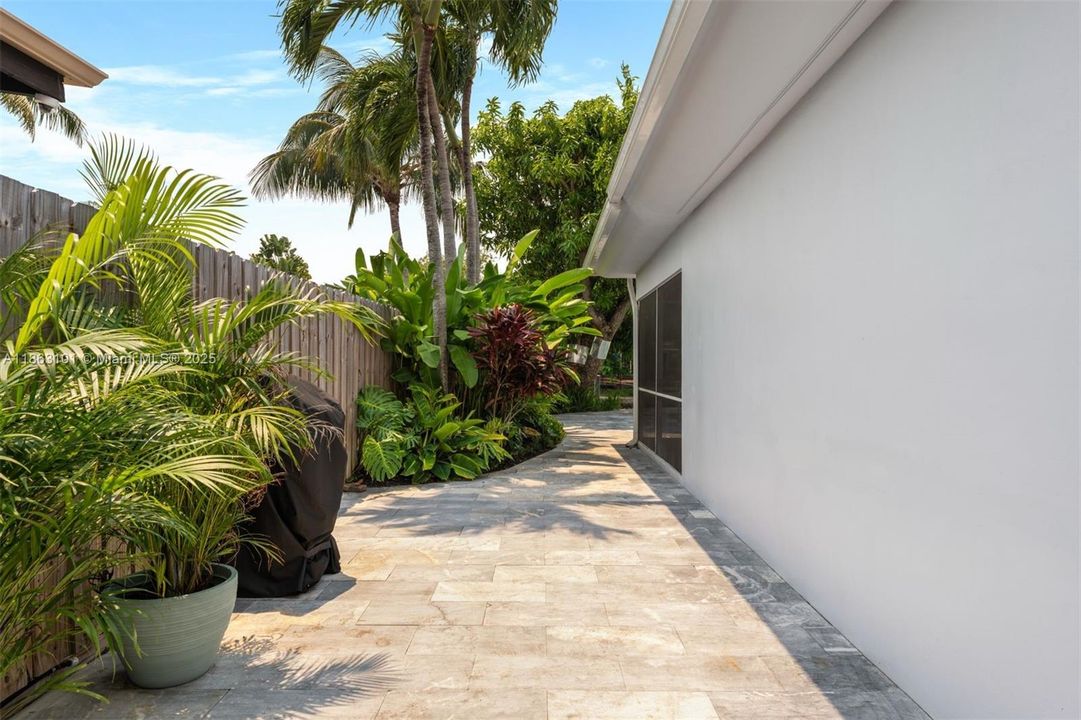 For Sale: $3,299,000 (3 beds, 2 baths, 2592 Square Feet)