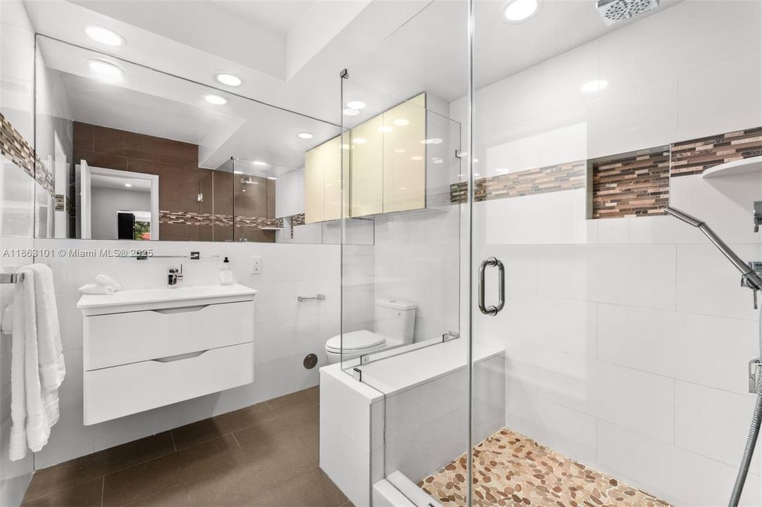 For Sale: $3,299,000 (3 beds, 2 baths, 2592 Square Feet)