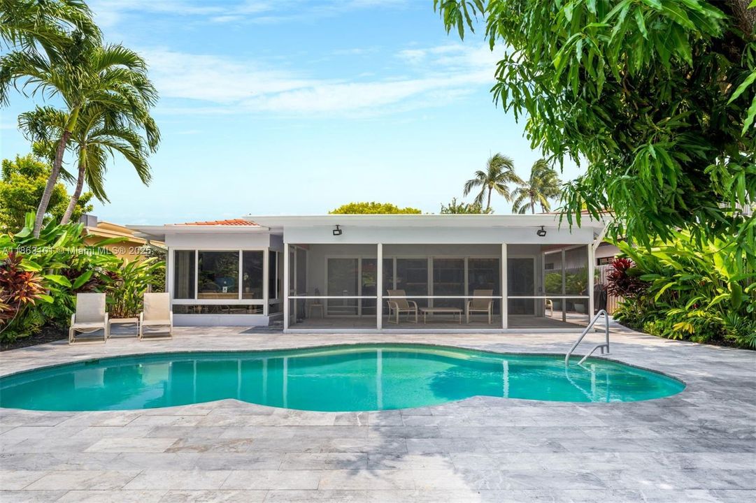 For Sale: $3,299,000 (3 beds, 2 baths, 2592 Square Feet)