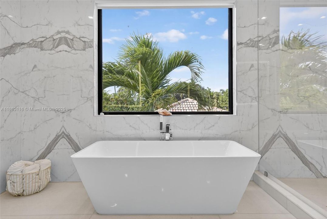 На продажу: $8,875,000 (8 спален, 8 ванн, 6446 Квадратных фут)