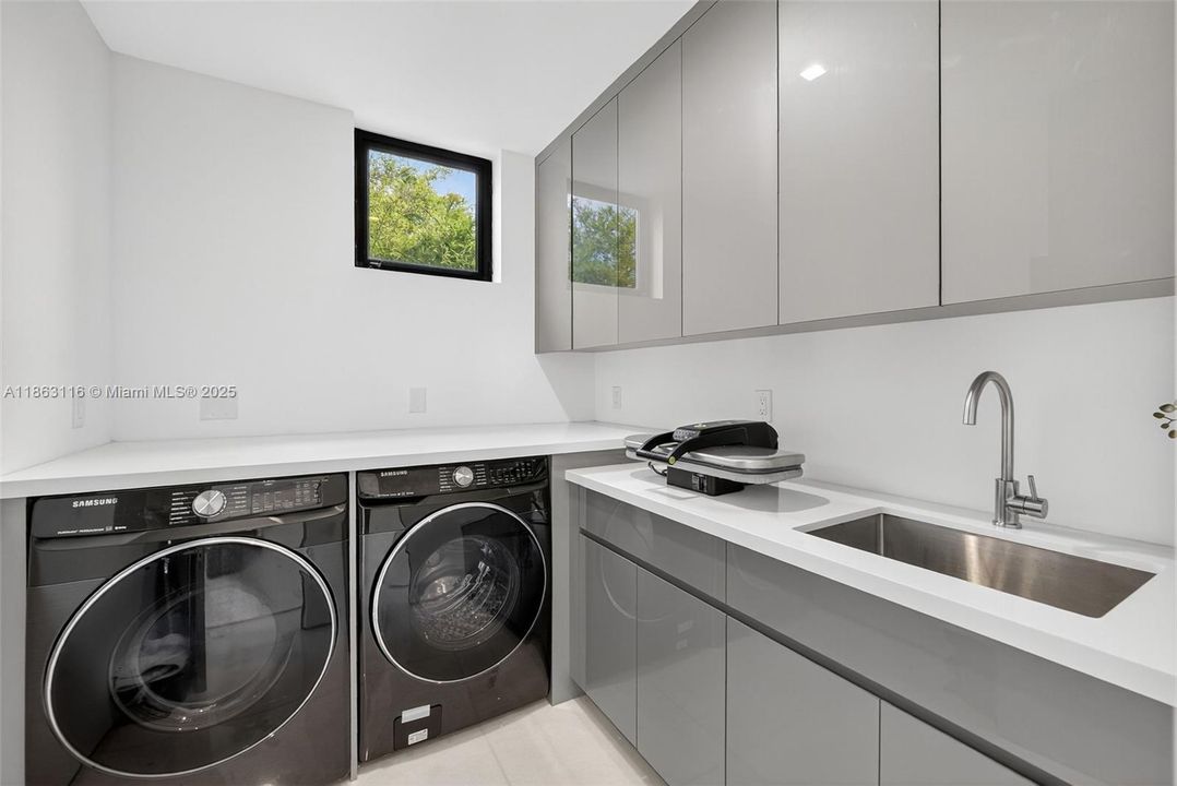 На продажу: $8,875,000 (8 спален, 8 ванн, 6446 Квадратных фут)