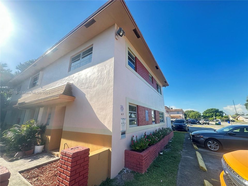 Recientemente alquilado: $1,800 (2 camas, 1 baños, 940 Pies cuadrados)