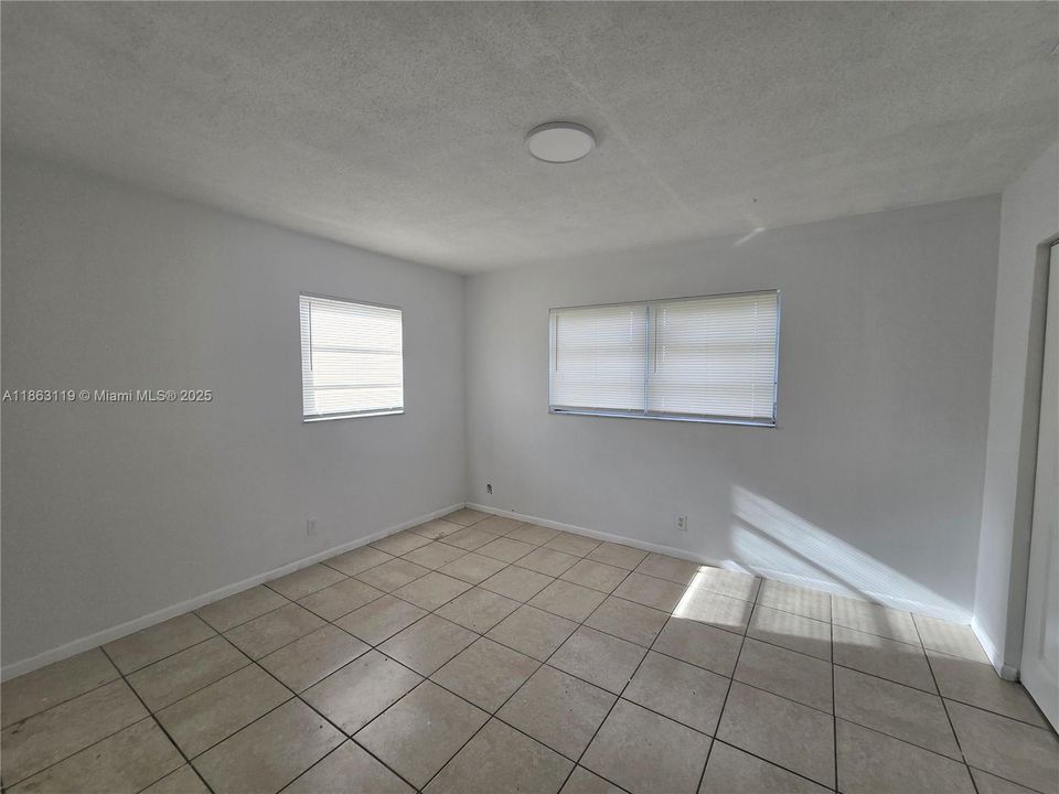 Recientemente alquilado: $1,800 (2 camas, 1 baños, 940 Pies cuadrados)