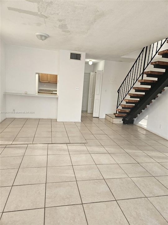 Recientemente alquilado: $1,800 (2 camas, 1 baños, 940 Pies cuadrados)