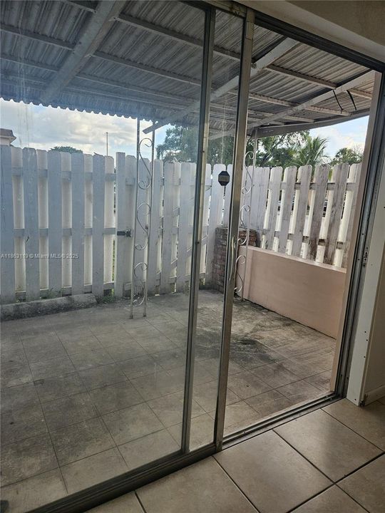 Recientemente alquilado: $1,800 (2 camas, 1 baños, 940 Pies cuadrados)